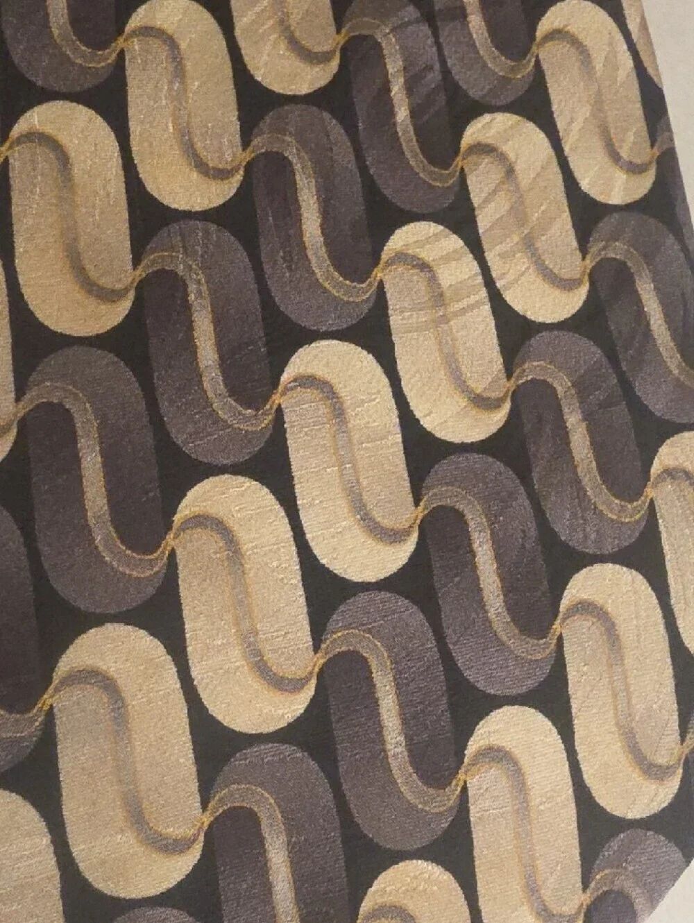 Di MoGGio Silk Hand Made Black and Gold Wave-Pattern Men's Tie 4 Inches Wide